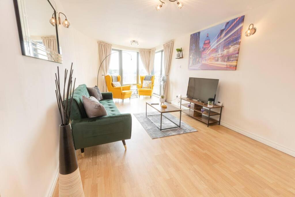 Stunning Views And City Side-Belfast City-2 Bedroom-5 Guests-Wifi & Parking Buitenkant foto