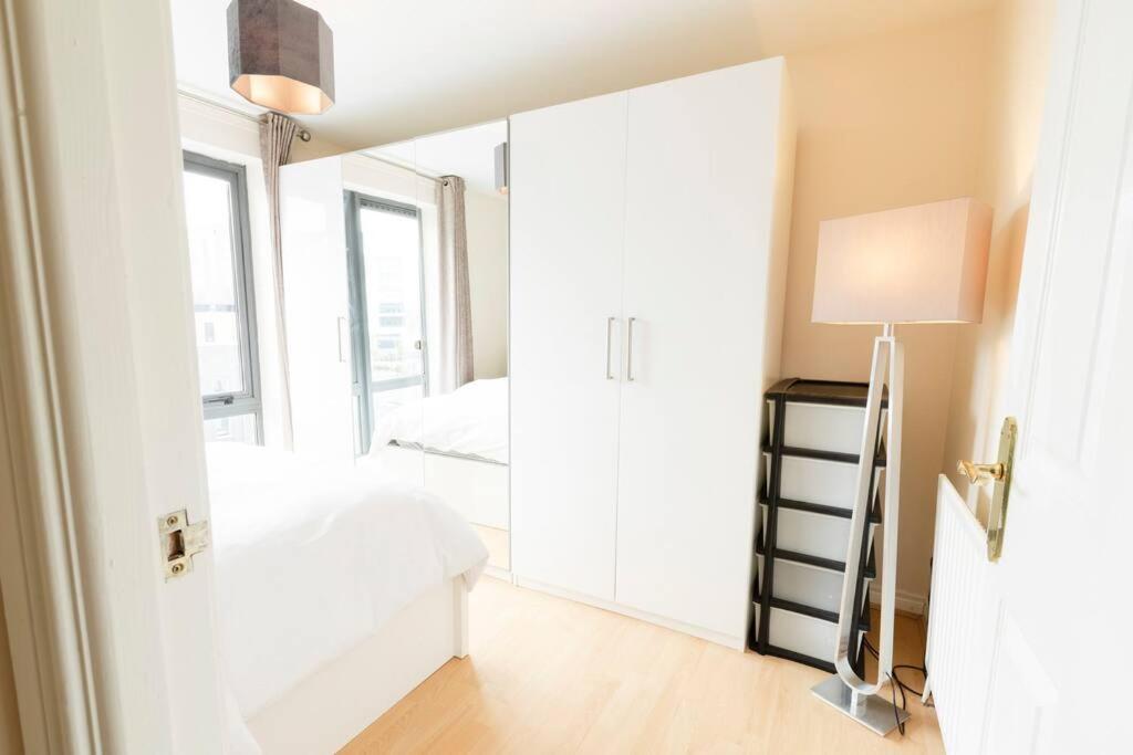 Stunning Views And City Side-Belfast City-2 Bedroom-5 Guests-Wifi & Parking Buitenkant foto