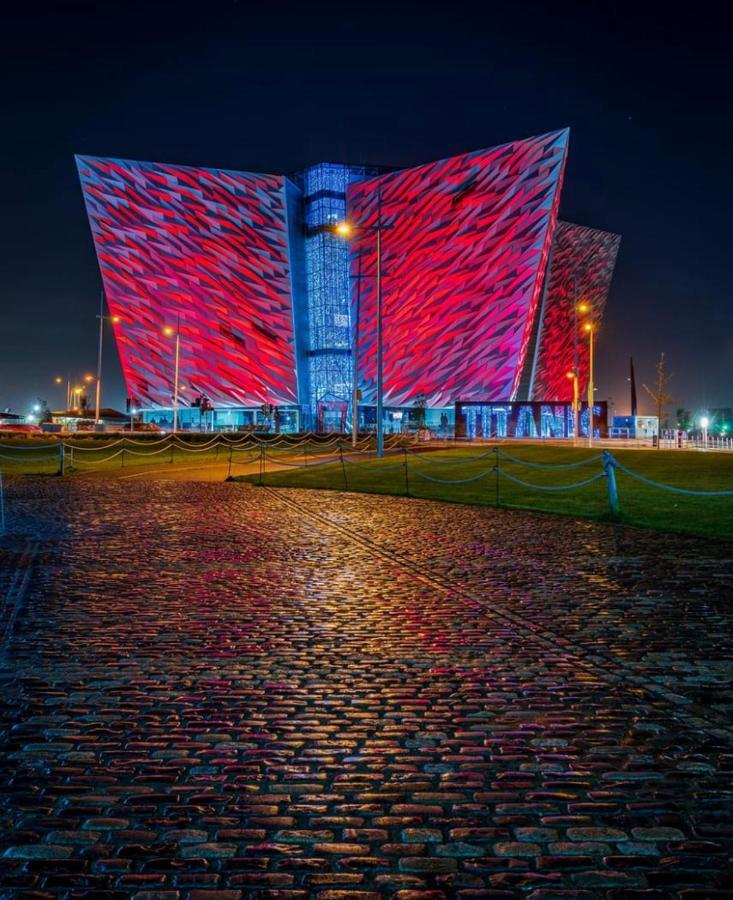 Stunning Views And City Side-Belfast City-2 Bedroom-5 Guests-Wifi & Parking Buitenkant foto